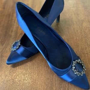 Anne Klein Brooch Pumps